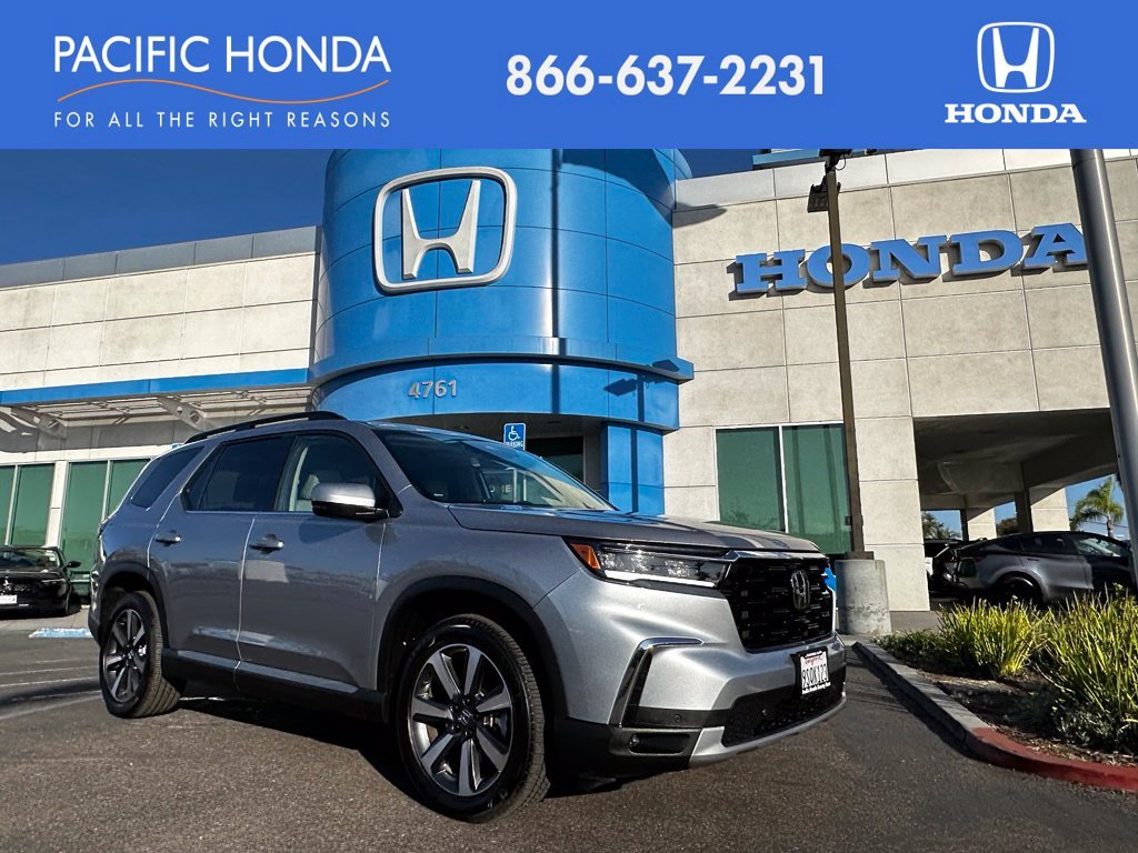 Used 2025 Lunar Silver Metallic Honda Touring image 1