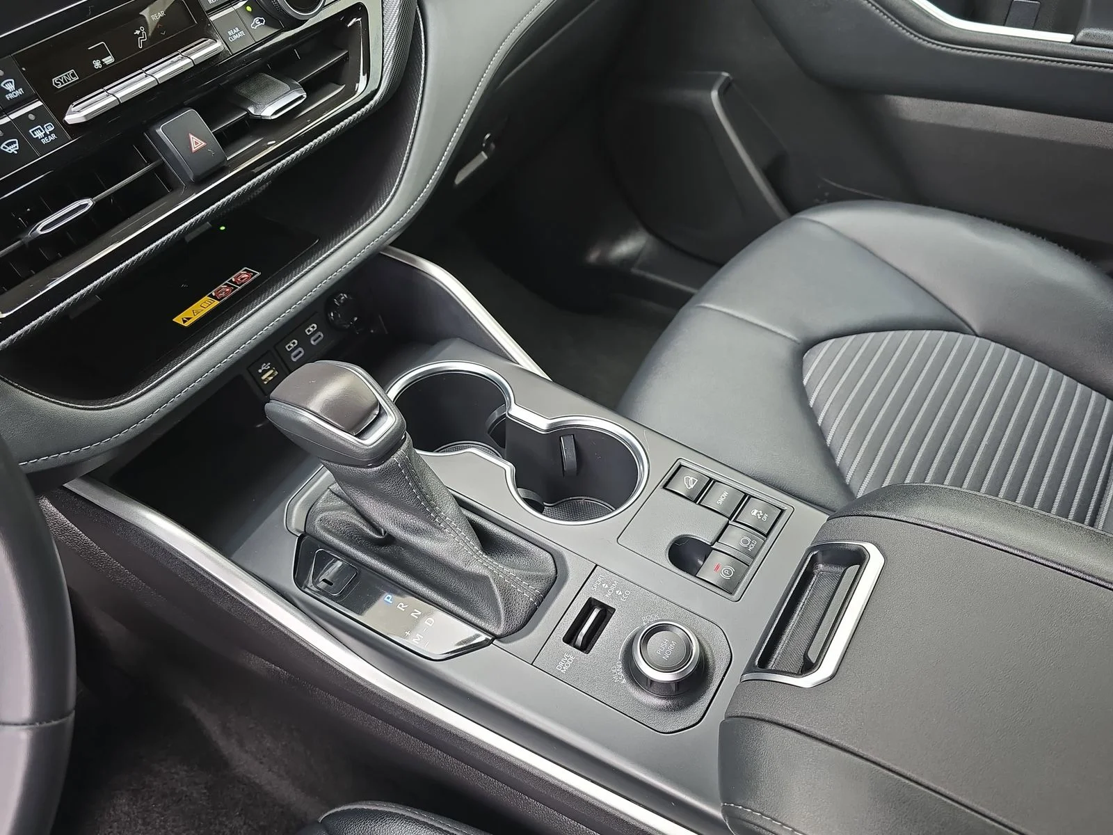 2025 Toyota Highlander XSE - Photo 27