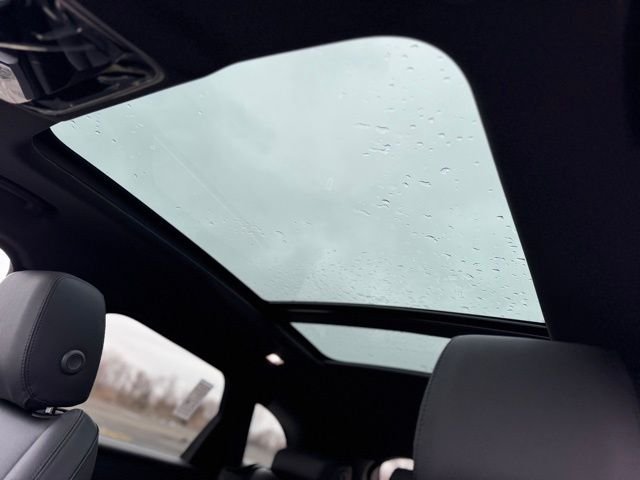 New 2026 Santorini Black Land Rover Dynamic SE image 15