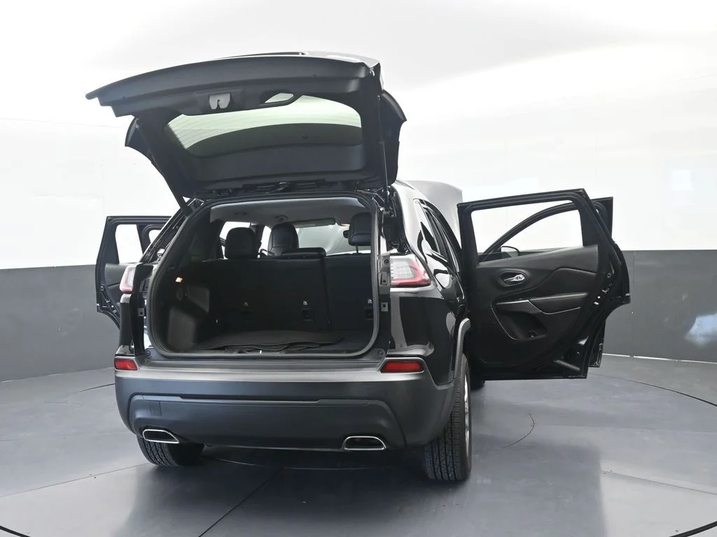 Used 2022 Diamond Black Crystal Pearlcoat Jeep Latitude Lux image 70