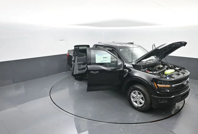 New 2026 Agate Black Metallic Ford XLT image 31