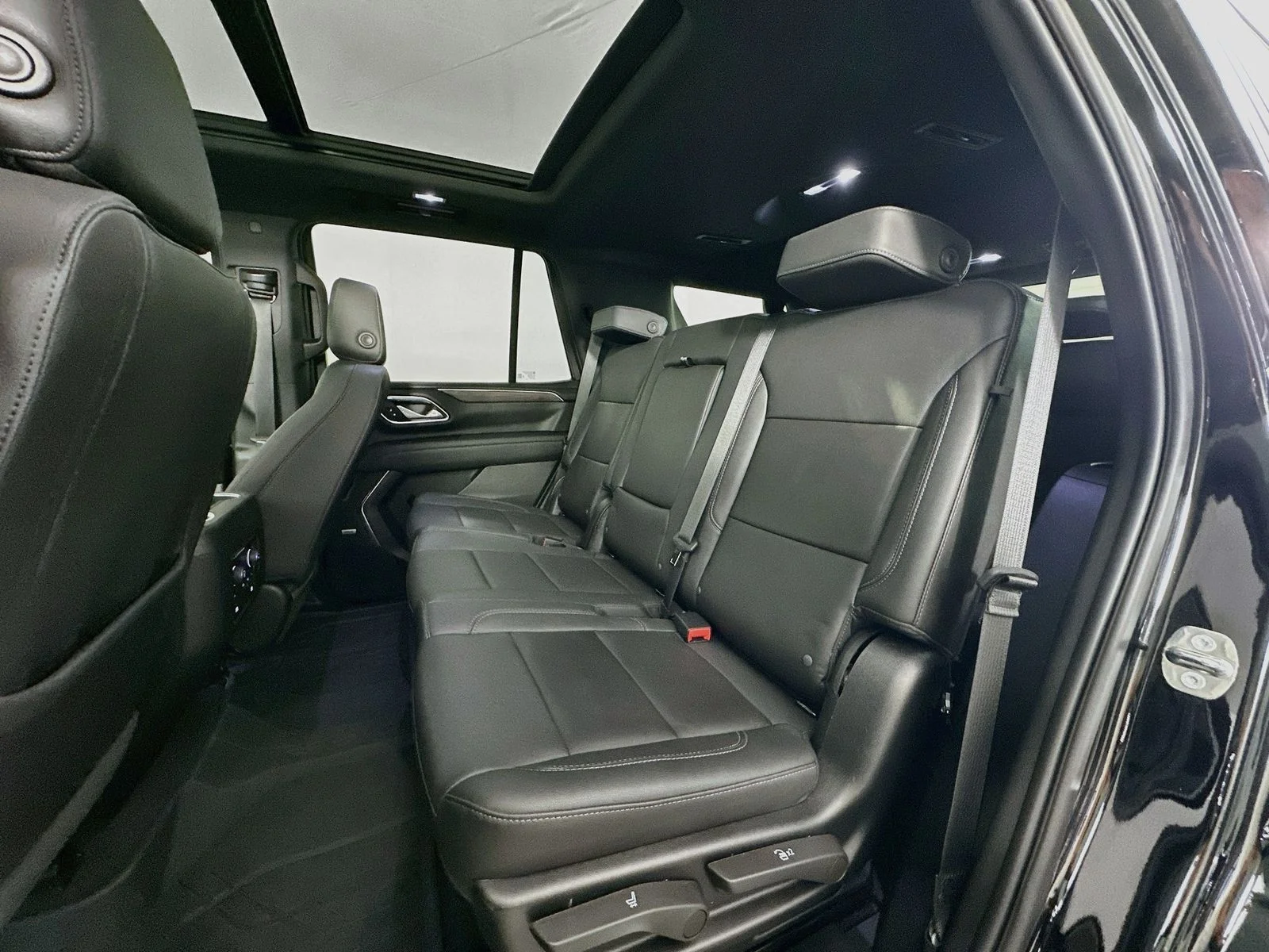 Used 2023 Black Chevrolet Z71 image 27