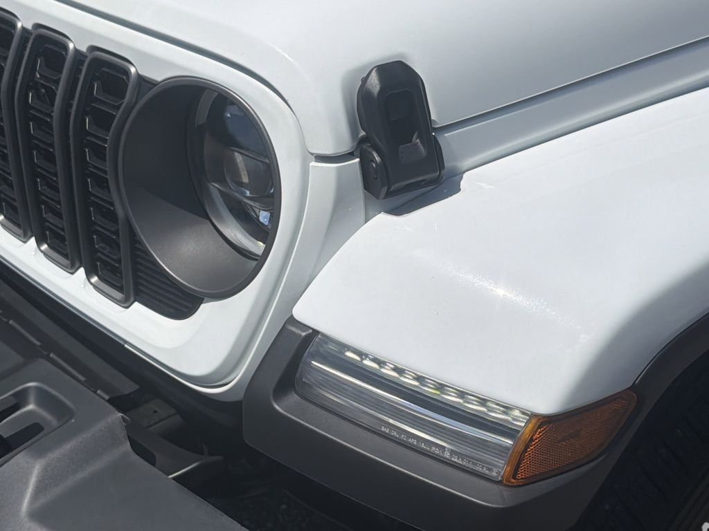 New 2026 White Jeep Sahara image 27
