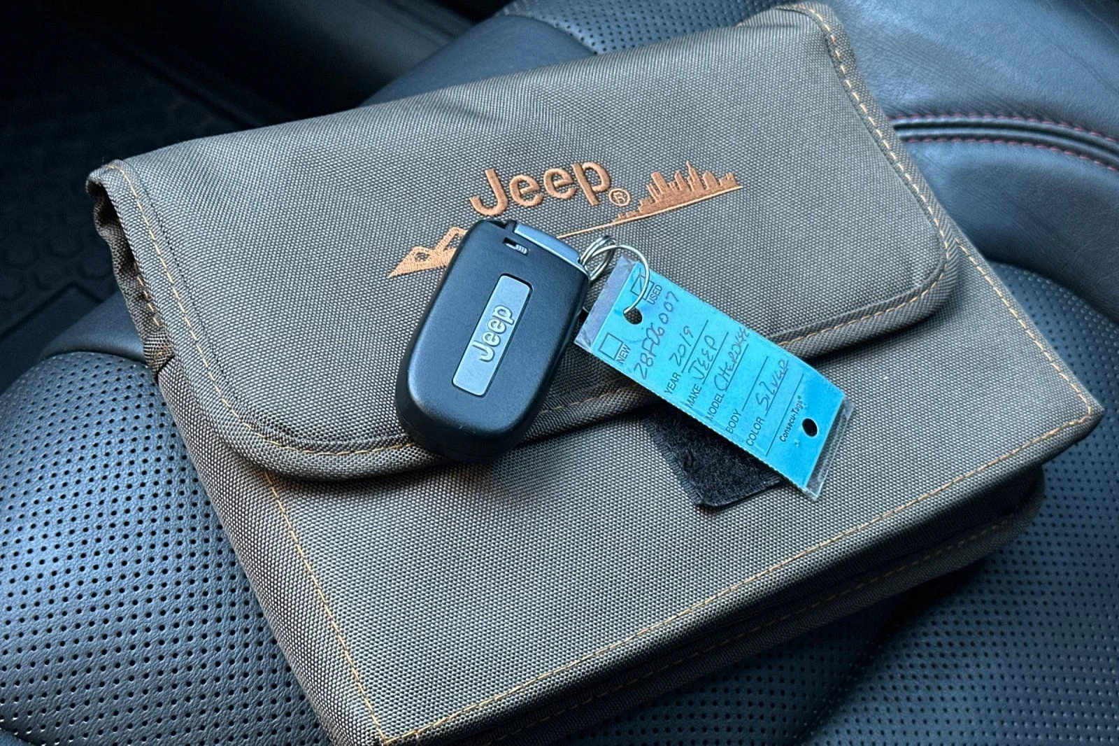 Used 2019 Billet Silver Metallic Clearcoat Jeep Trailhawk image 4