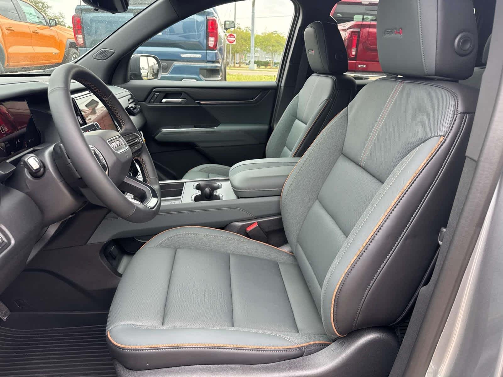 2026 GMC Acadia AT4 - Photo 9