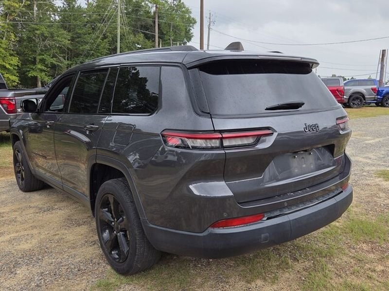 Used 2023 Metallic Jeep Altitude image 12