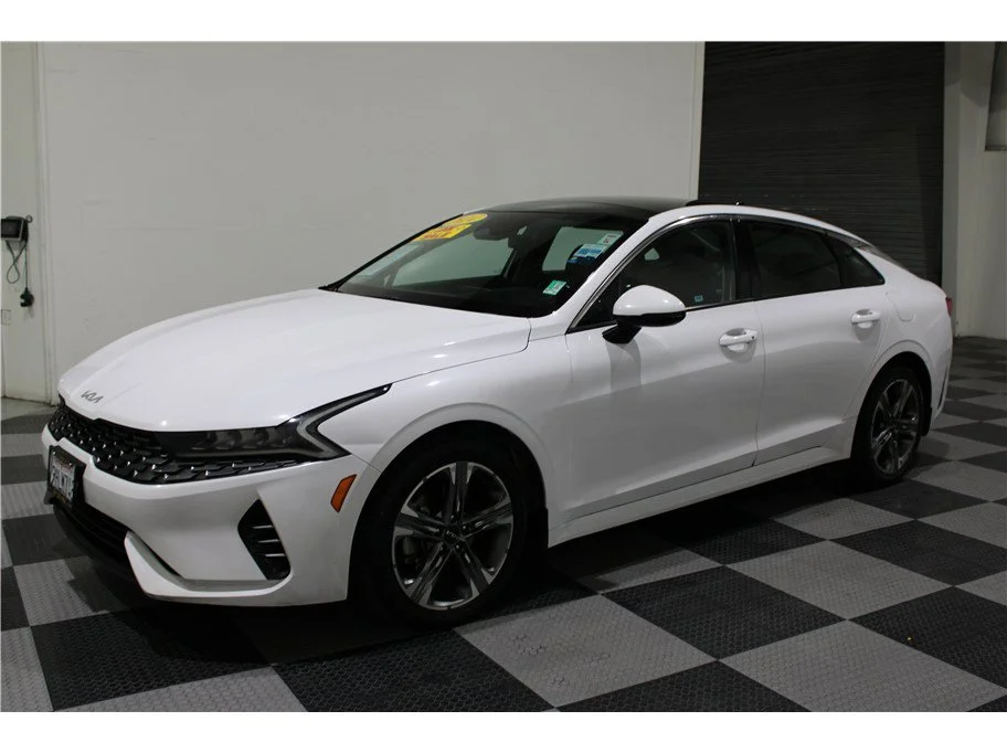 Used 2024 Glacial White Pearl Kia EX image 7