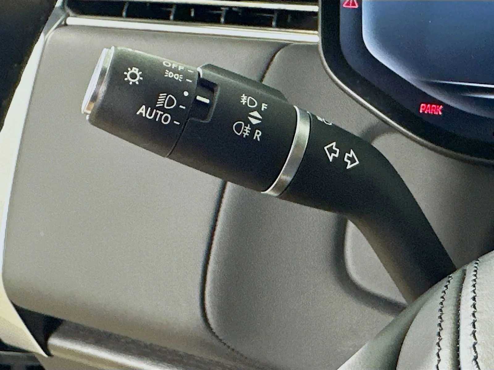 Used 2024  Land Rover  image 19