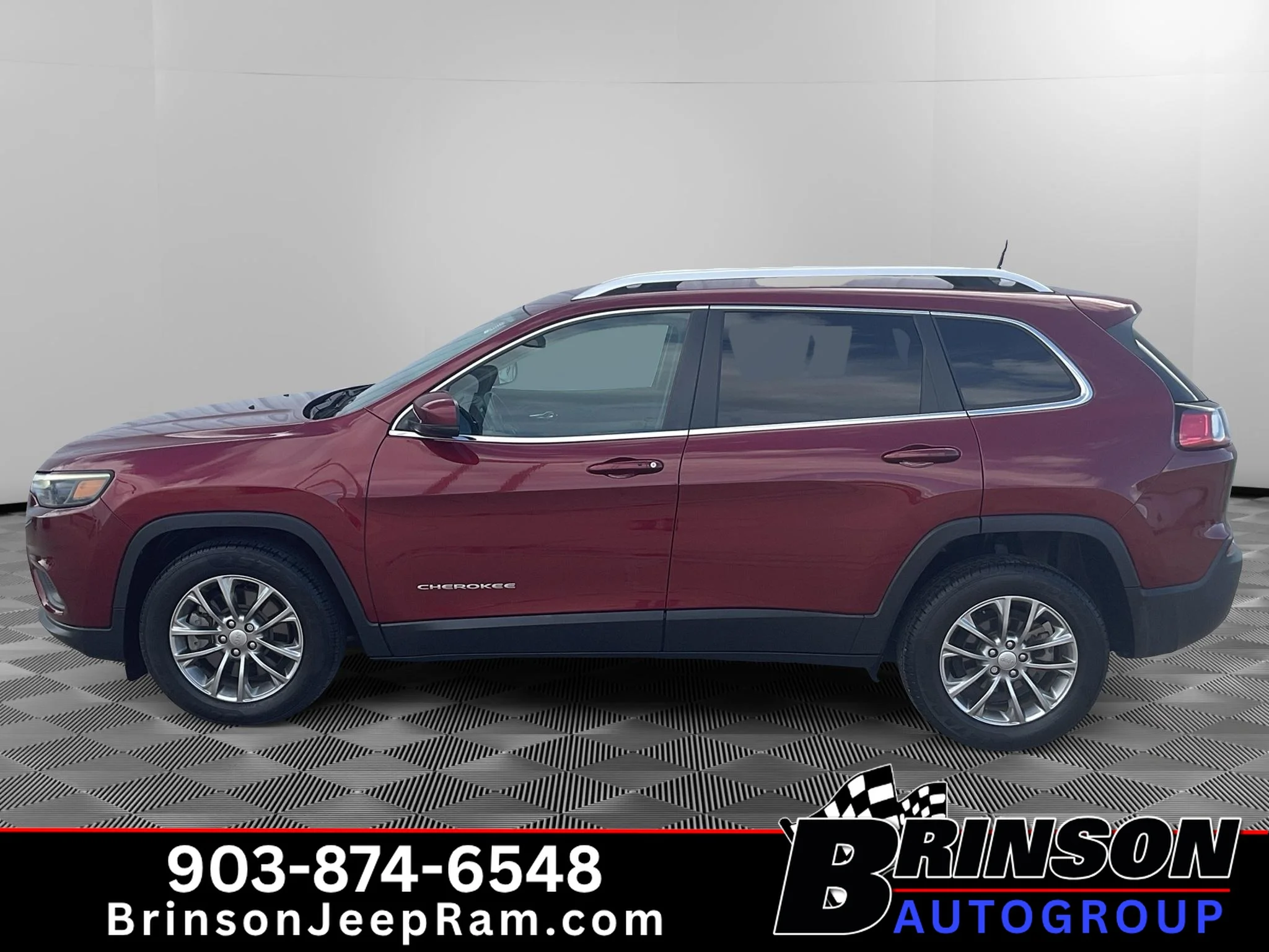Used 2020 Velvet Red Pearlcoat Jeep Latitude Plus image 4