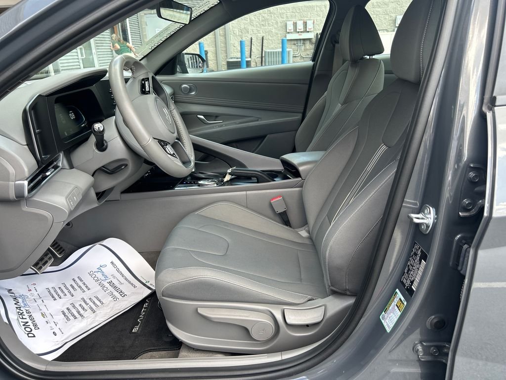 Used 2025 Gray Hyundai SEL Sport image 12