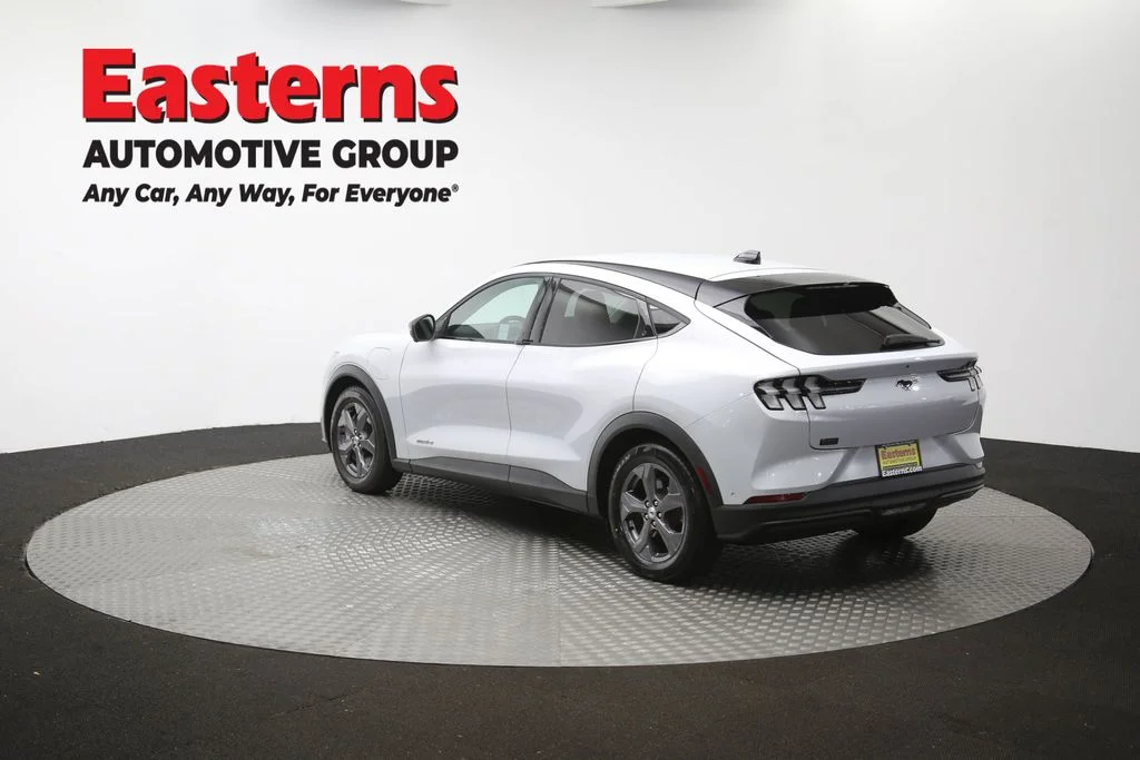 Used 2023 White Ford Select image 63