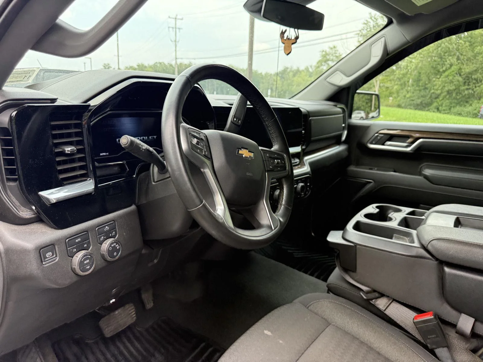 Used 2024 Summit White Chevrolet LT (2FL) image 9