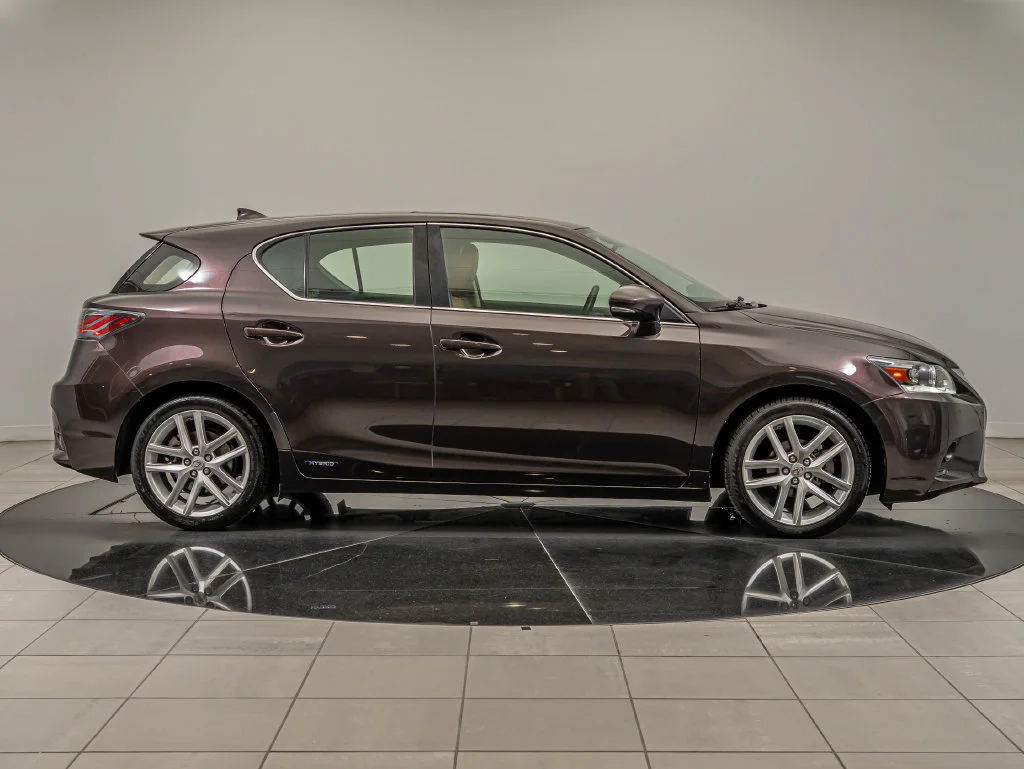 Used 2014 Pearl Lexus 200h image 11