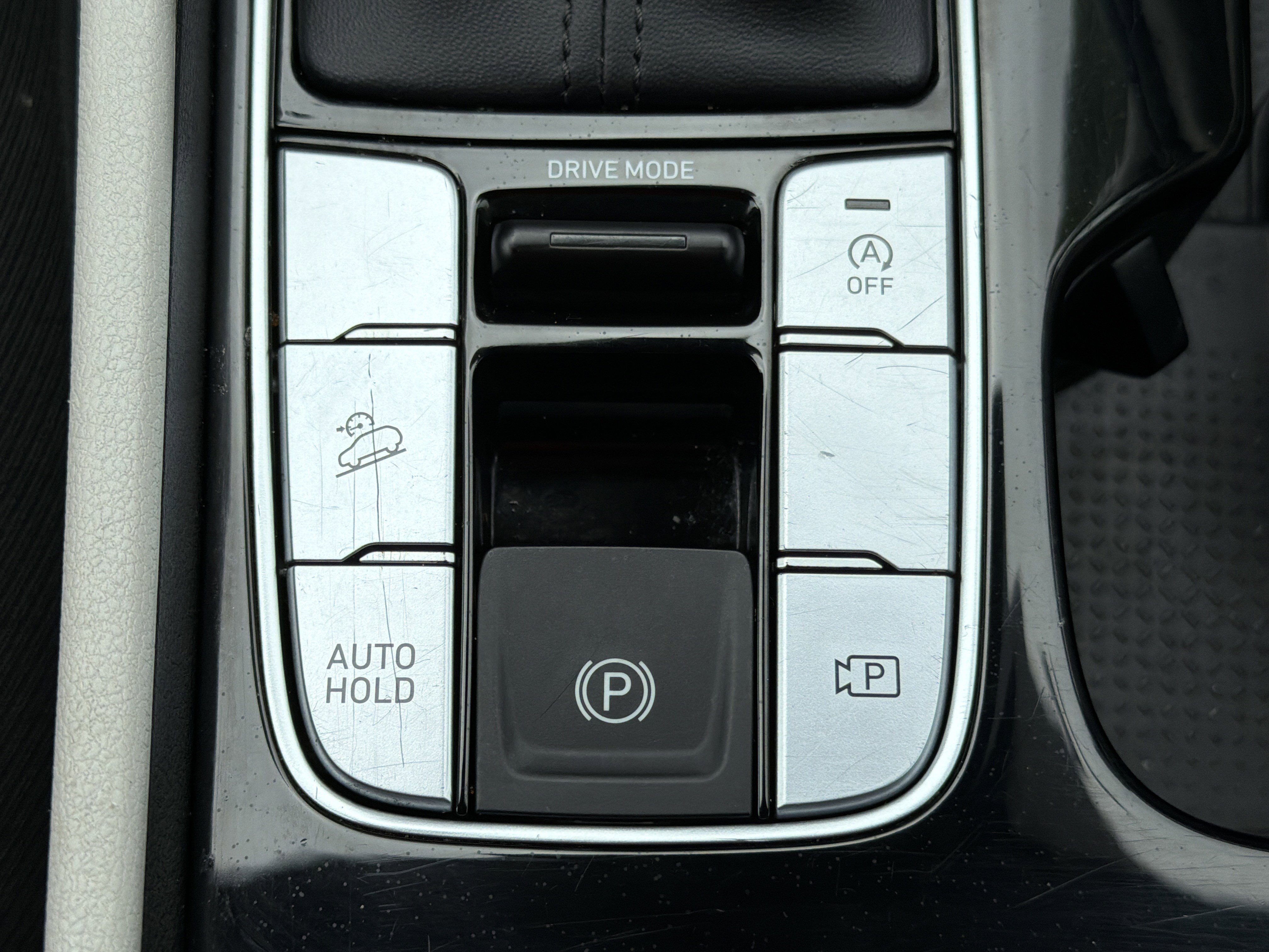 Used 2024 Dark Gray Metallic Hyundai SEL image 7