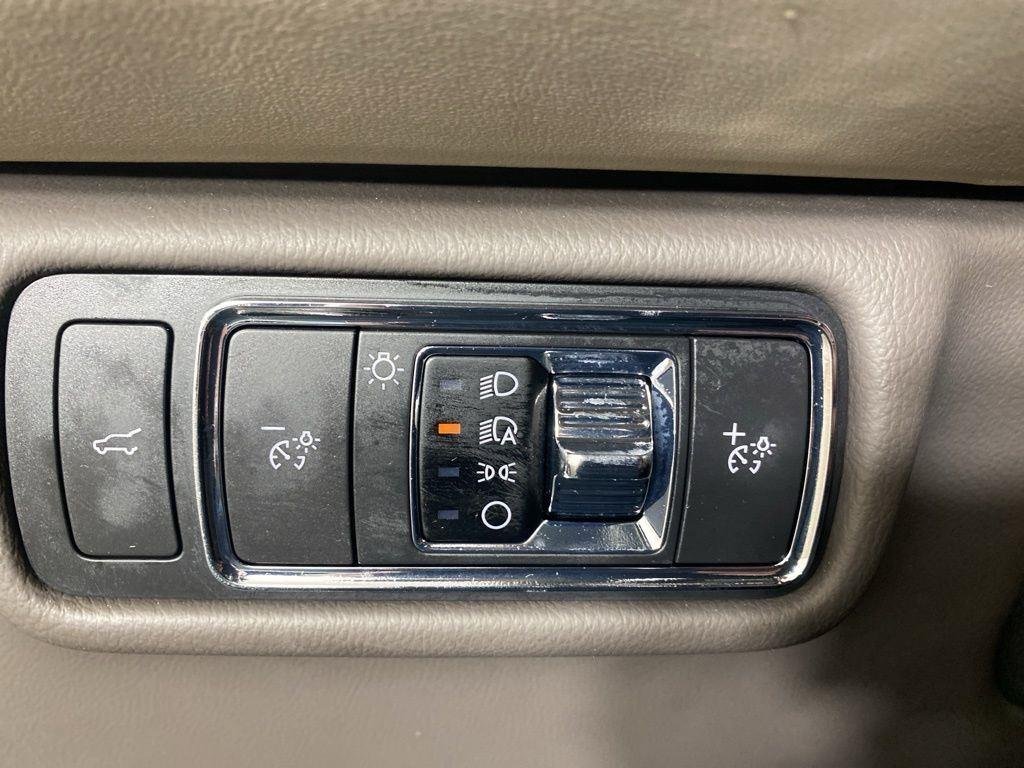 Used 2022 Green Metallic Lincoln Reserve image 25