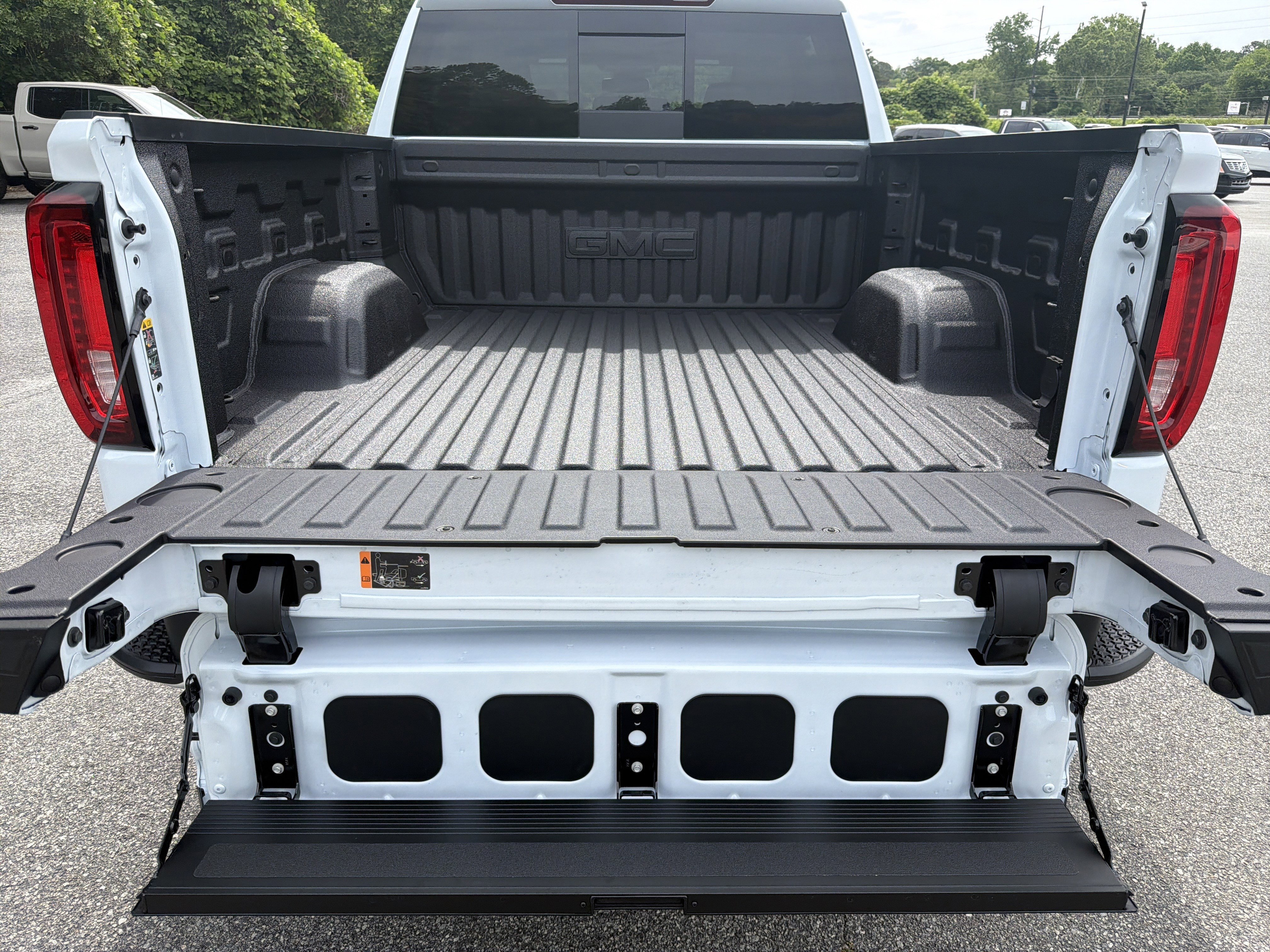 2026 GMC Sierra 1500 SLT - Photo 18