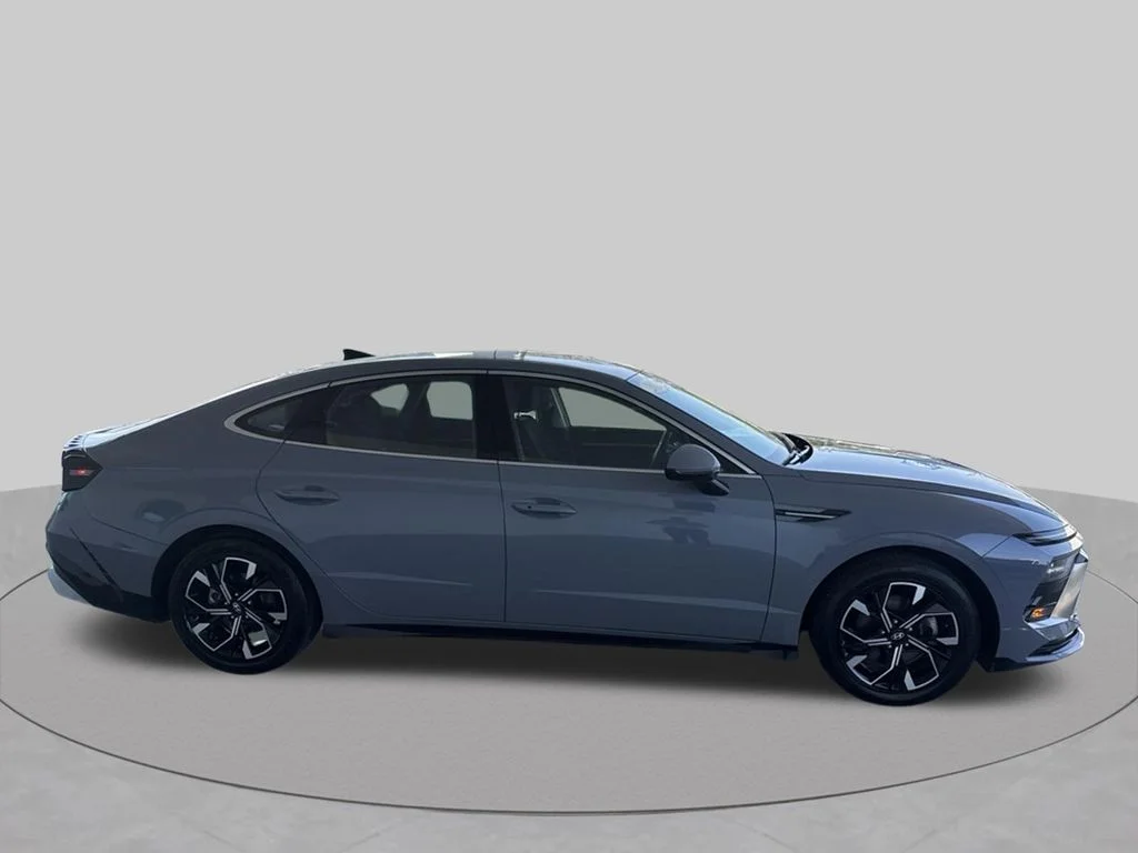 Used 2025 Blue Hyundai SEL image 12