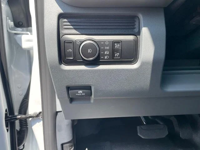 New 2026 Oxford White Ford F-350® XL image 40