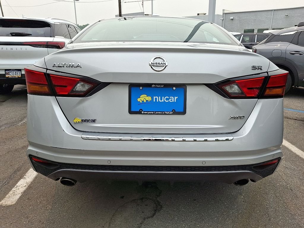 Used 2022 Silver Nissan 2.5 SR image 5