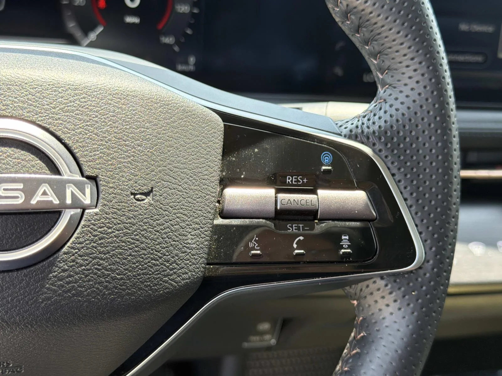 Used 2025 GUN METALLIC Nissan ENGAGE FWD image 10