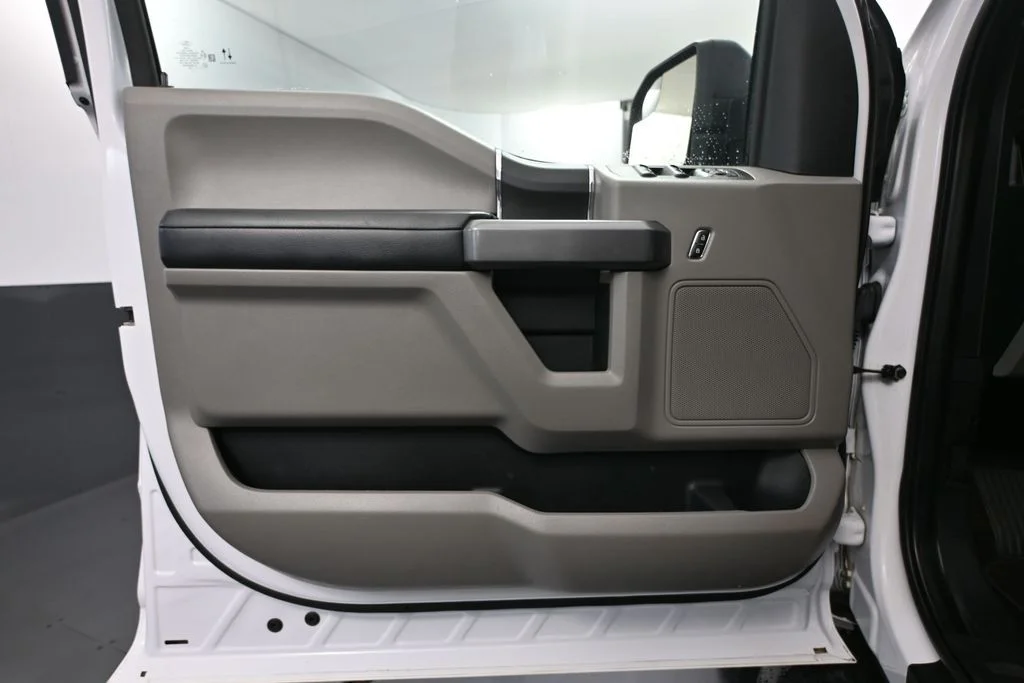 Used 2020 White Ford XLT image 17