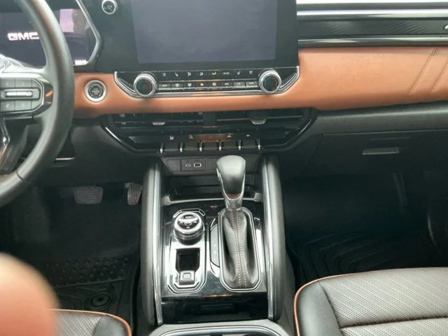 Used 2025 Summit White Gmc AT4 image 11