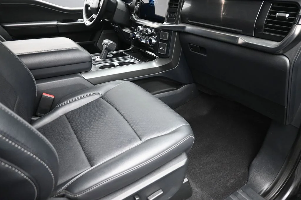 Used 2025 Gray Ford Lariat image 9