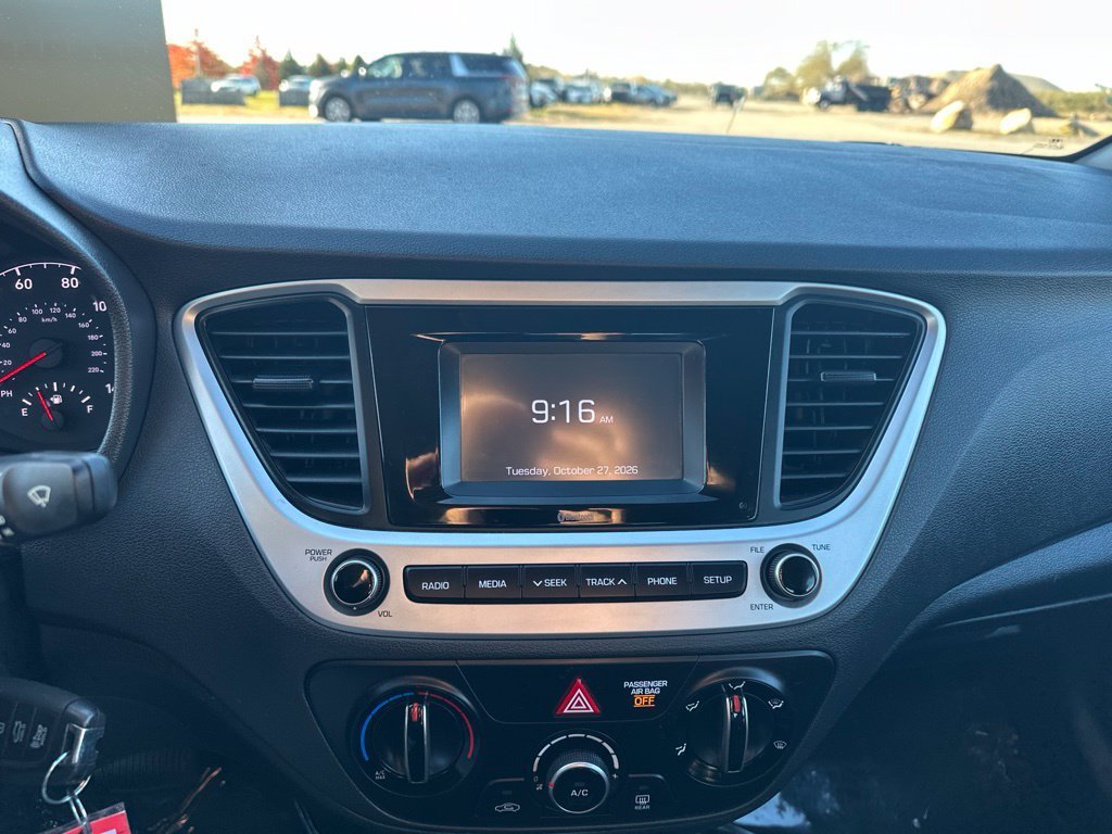 Certified Used 2022 Gray Hyundai SE image 16