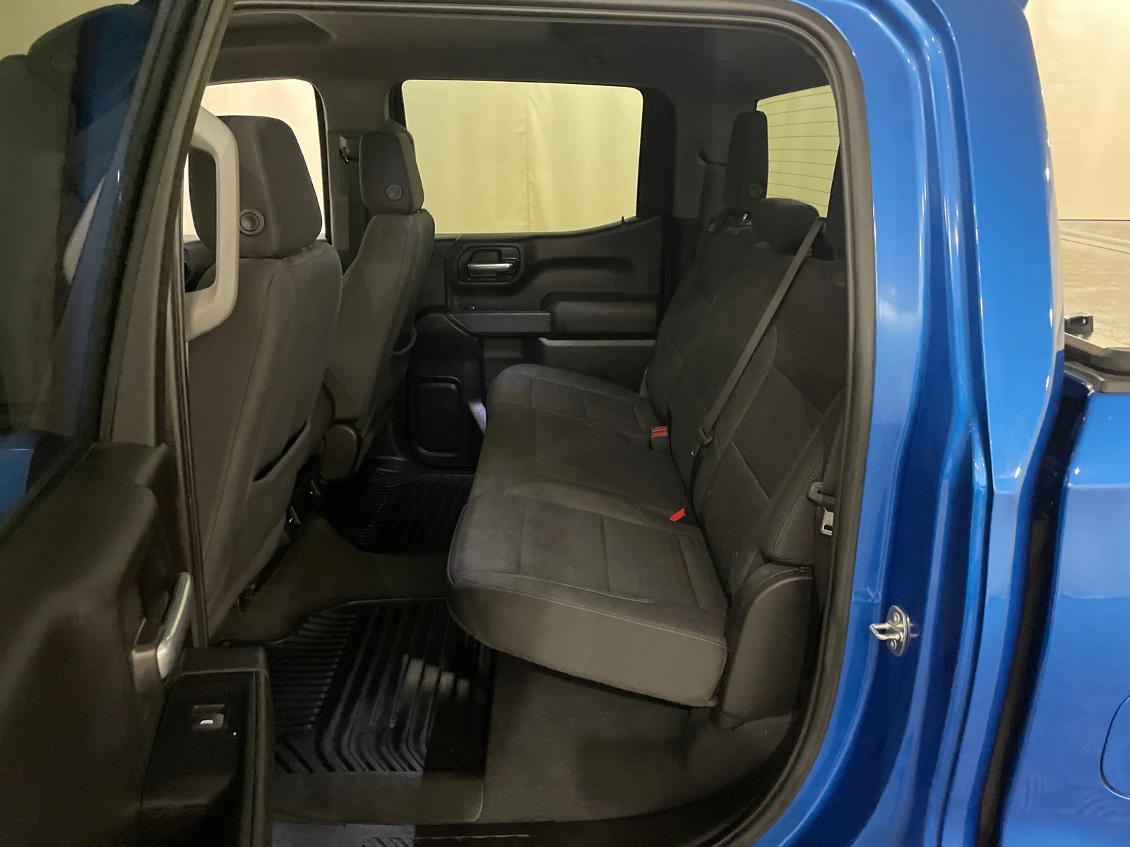 Used 2022 GLACIER BLUE METALLIC Chevrolet Custom image 24
