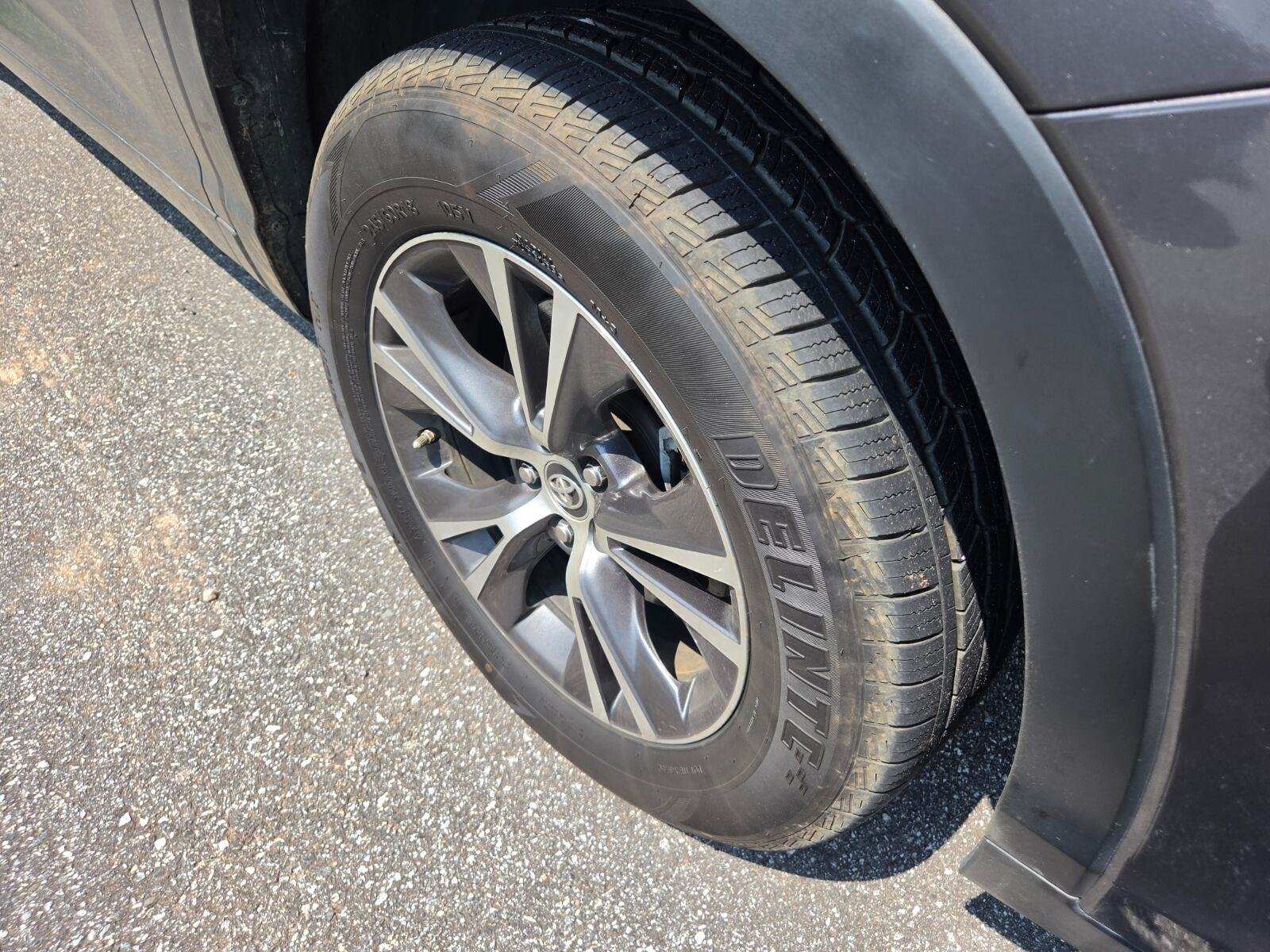 Used 2018 Grey Toyota LE image 4