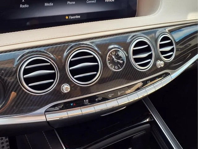 Used 2019 White Mercedes-Benz 4MATIC® image 5