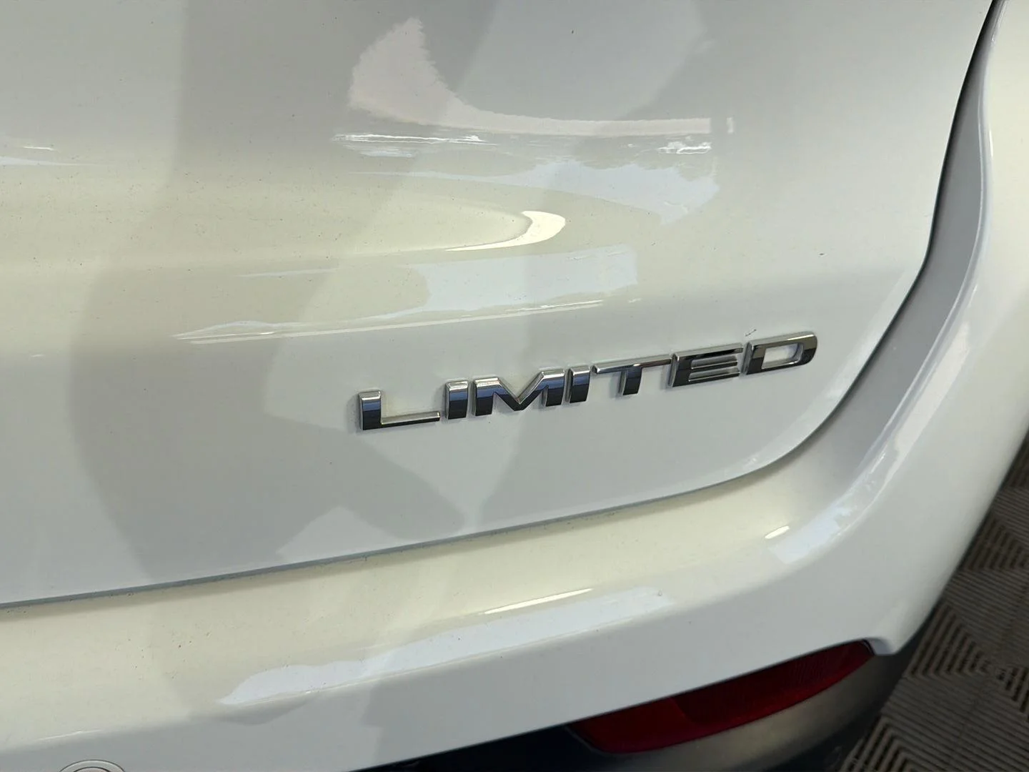 Used 2024 Bright White Clearcoat Jeep Limited image 9