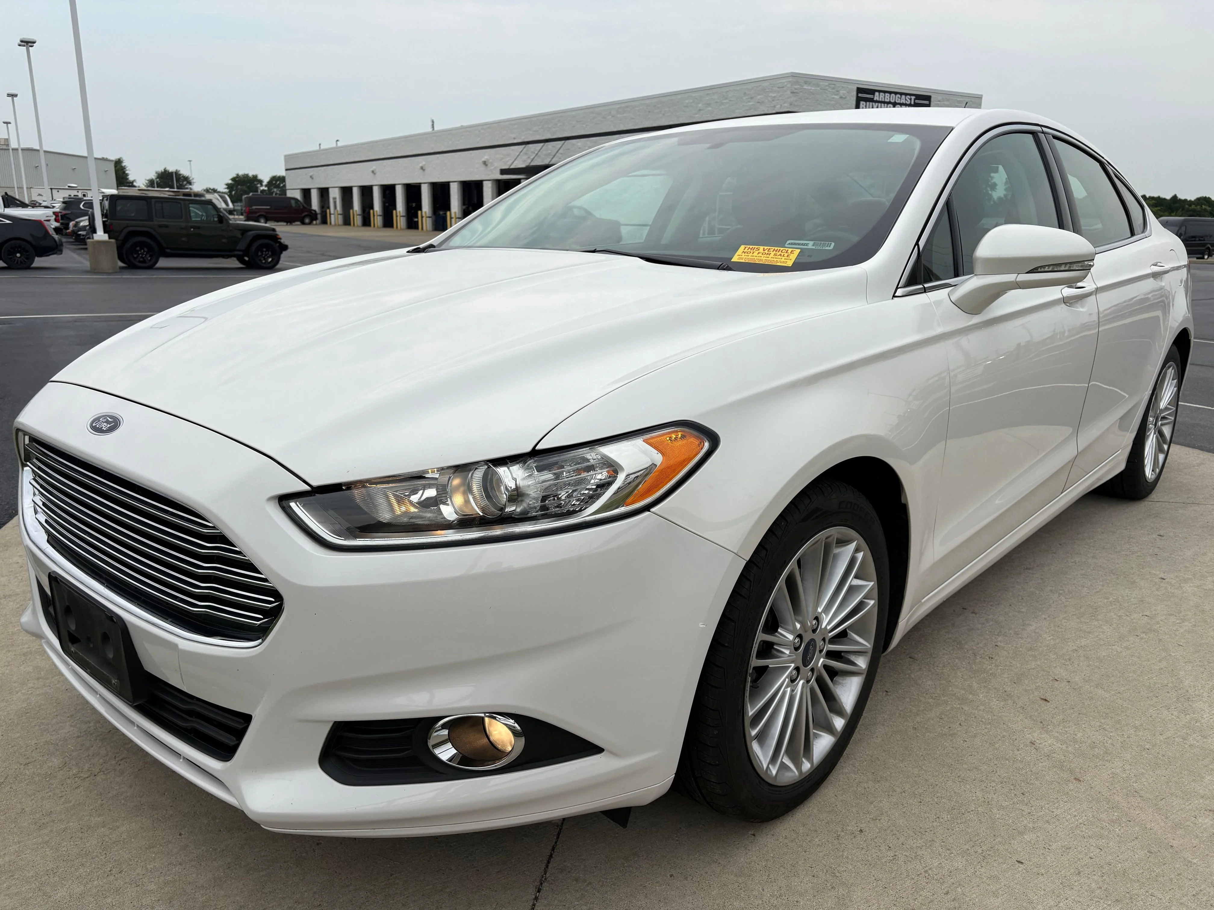 Used 2016 White Platinum Clearcoat Metallic Ford SE image 3