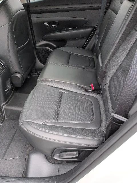 Used 2025 White Hyundai SEL Convenience image 12