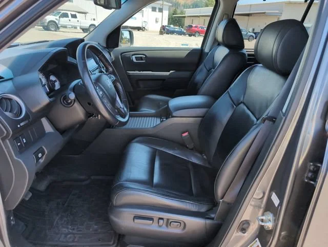 Used 2012 Polished Metal Metallic Honda Touring image 17