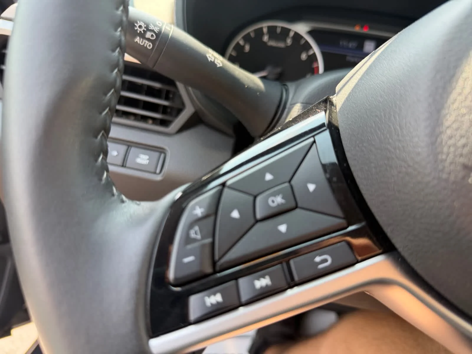 Used 2024 Gun Metallic Nissan 2.5 SV image 25