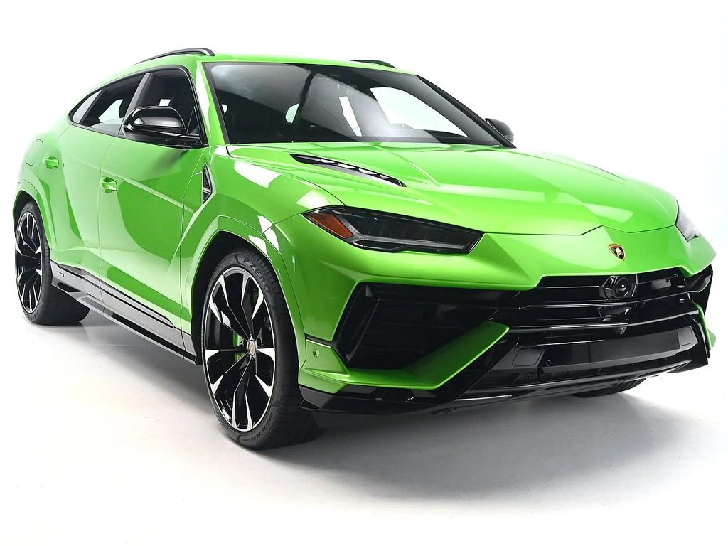Used 2023  Lamborghini  image 3