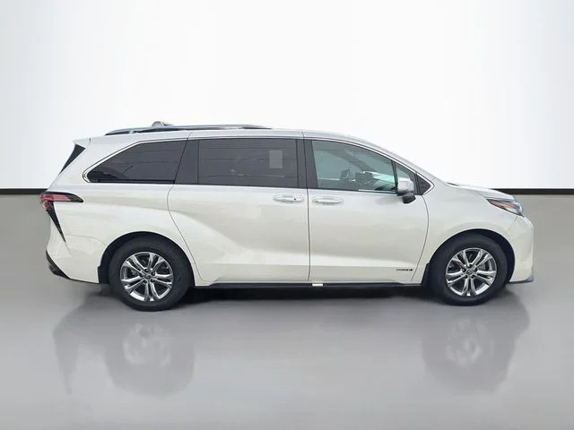 Used 2021 White Toyota Platinum image 8