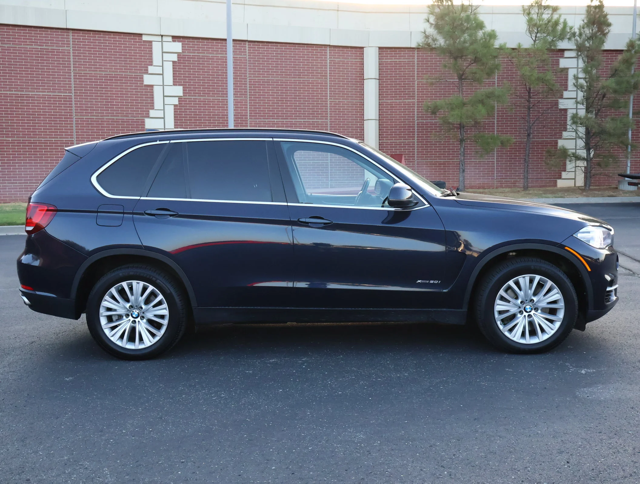 Used 2015 Blue BMW xDrive50i image 36