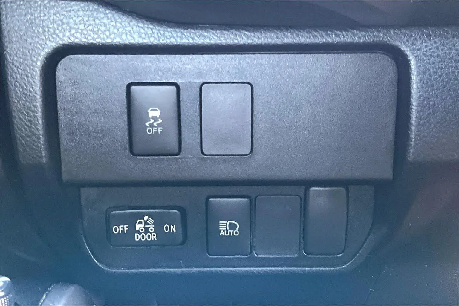 Used 2022 Midnight Black Metallic Toyota SR5 image 36