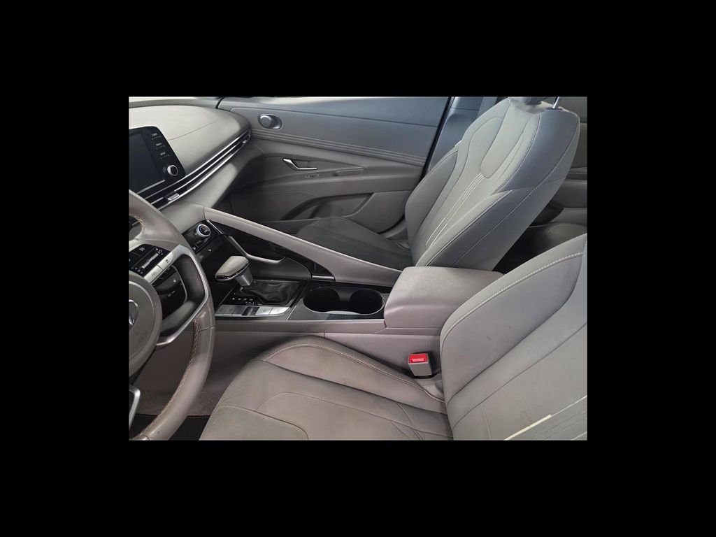 Used 2022 Black Hyundai SEL image 11