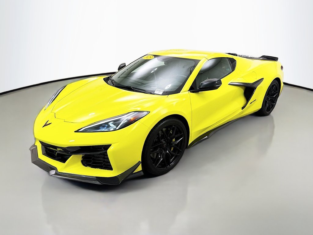 Used 2023 Yellow Chevrolet Z06 image 3
