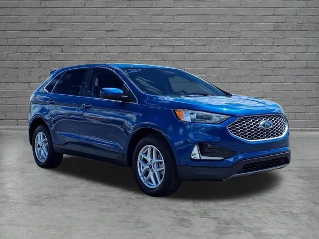 Used 2023 Blue Ford SEL image 4