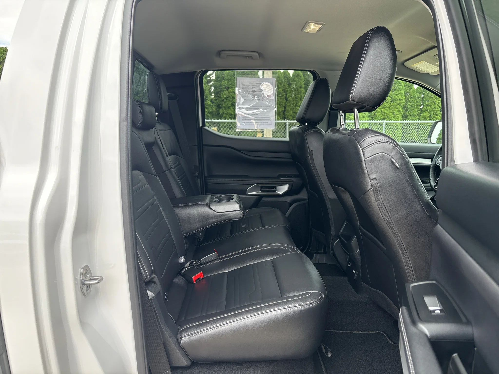 Used 2025 Oxford White Ford LARIAT image 11