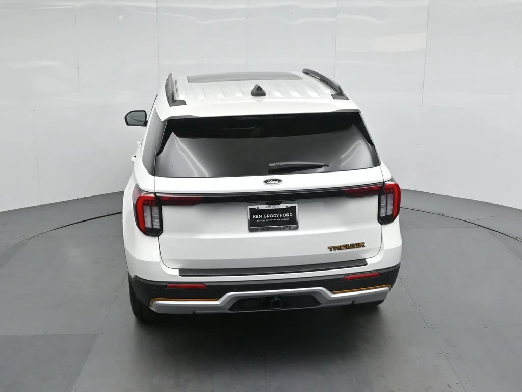 New 2026 Star White Metallic Tri-Coat Ford Tremor image 42