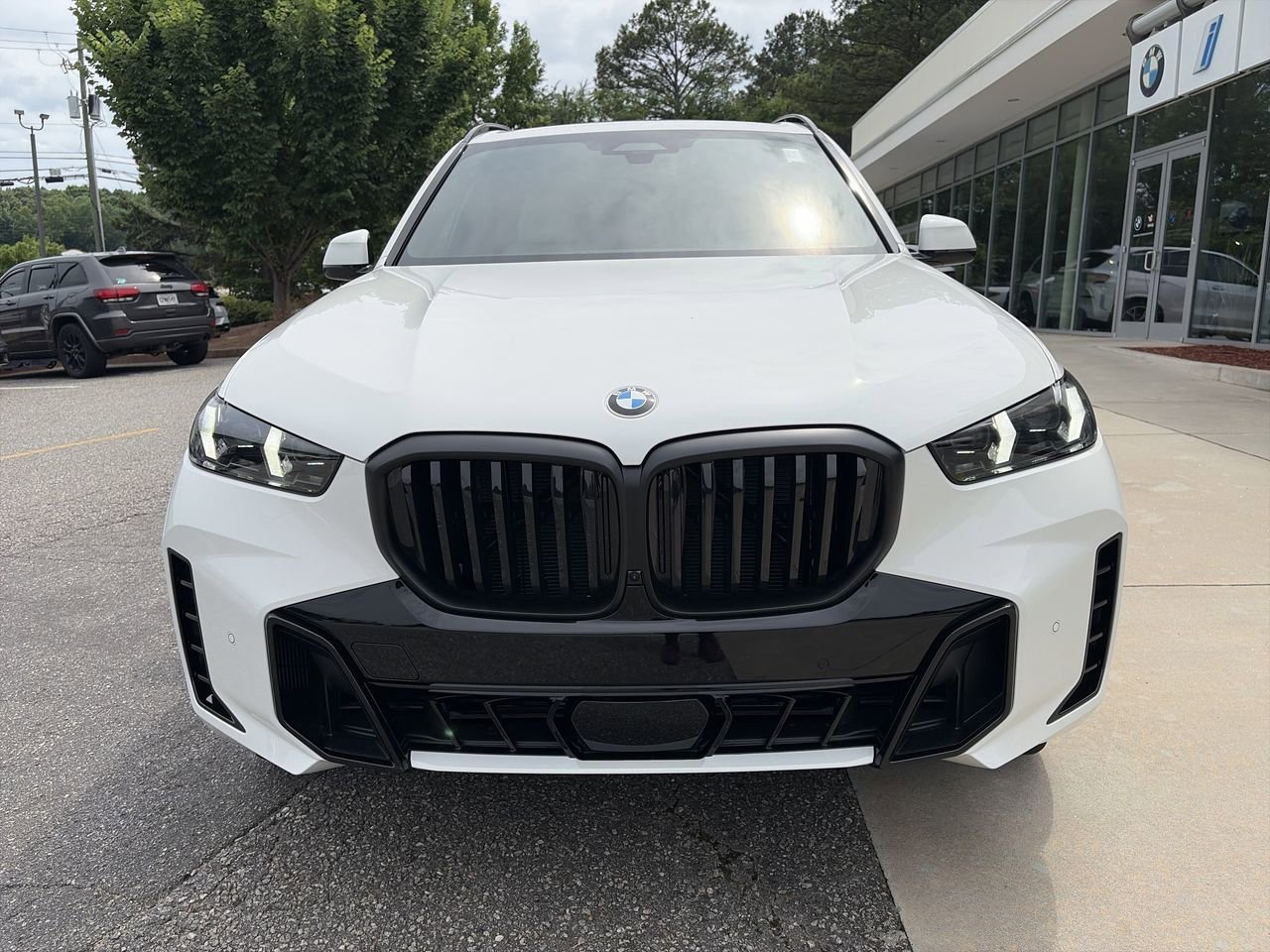 New 2026 Alpine White BMW xDrive40i image 10
