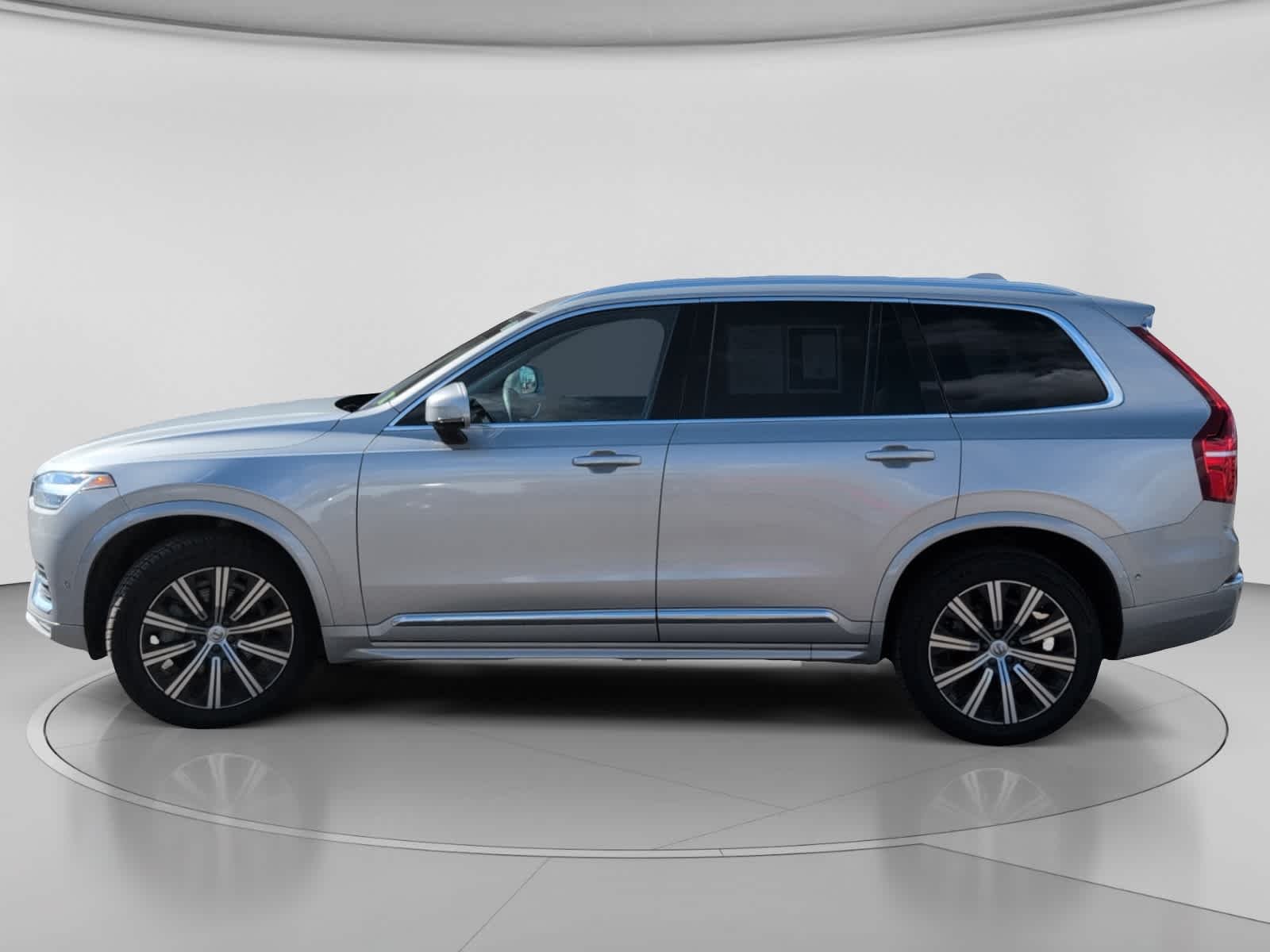 Used 2024 Silver Dawn Metallic Volvo Plus Bright Theme image 5