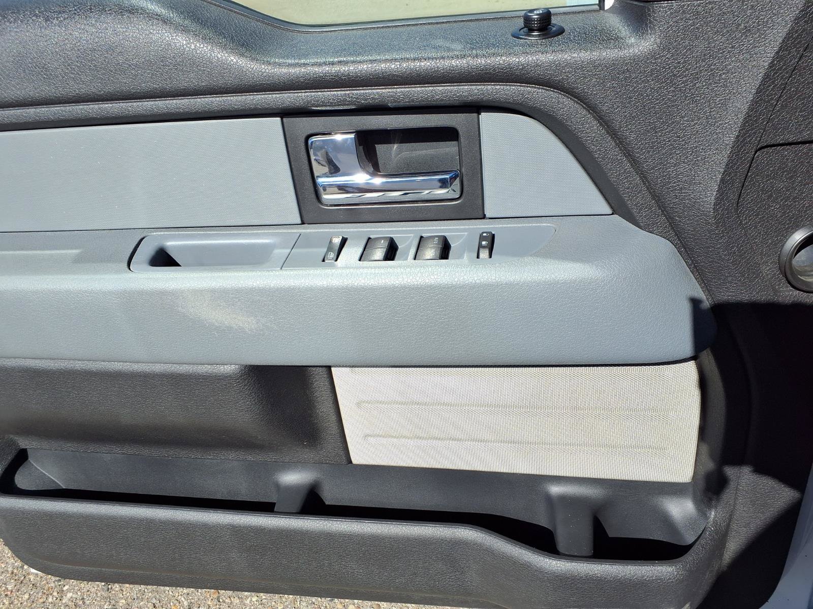 Used 2012 Oxford White Ford XL image 18