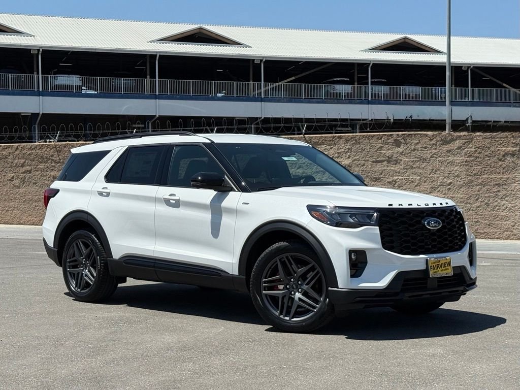 New 2026 Star White Metallic Tri-Coat Ford ST-Line image 1