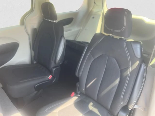 Used 2023 White Chrysler LX image 13